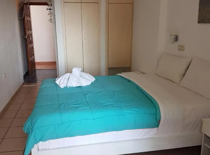 Marina 2* Nikiti (Sithonia)